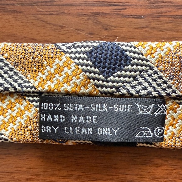 Pierre cardin - Geometric Patterned Tie in Gold and Black - Picture 4 of 4